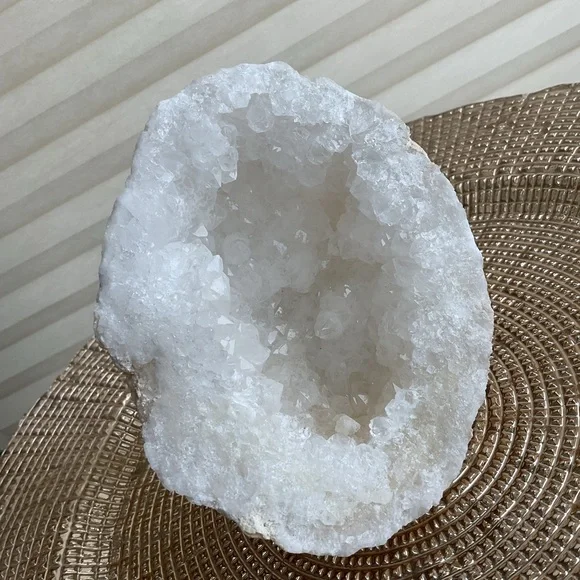 Collector Grade Crystal Geode - Picture 1 of 11